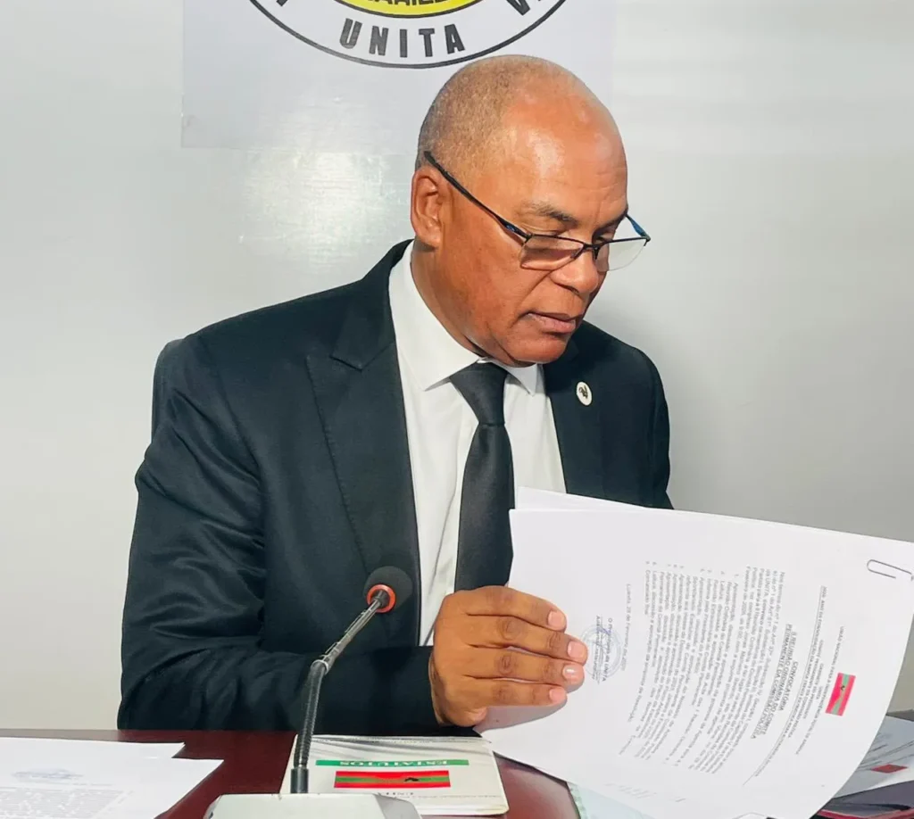 Adalberto Exige Orçamento Rectificativo e Denuncia Agravamento da Crise Social