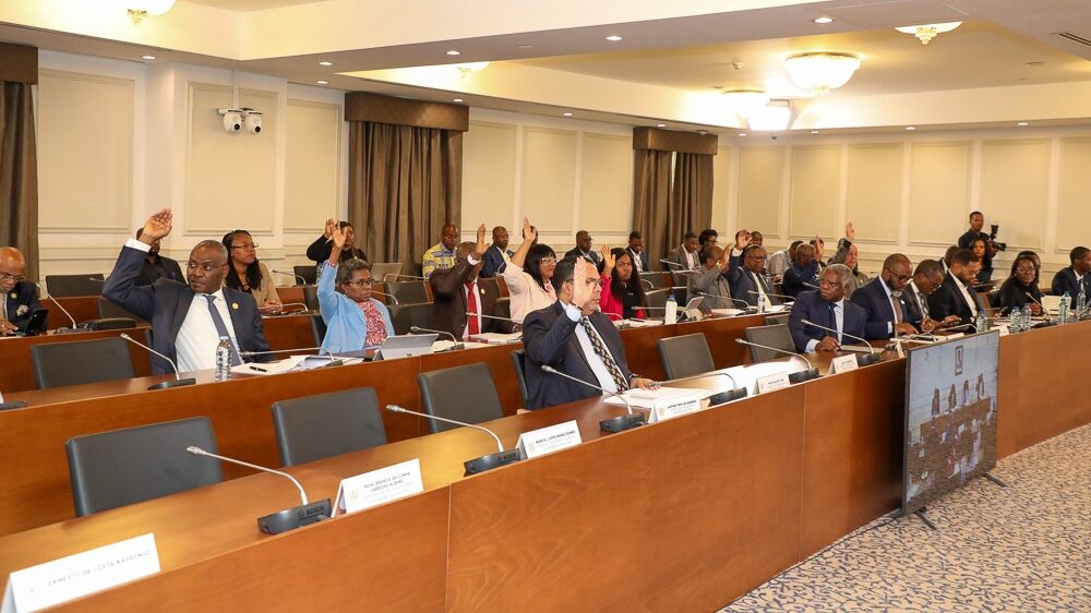 Parlamento Aprova Três Diplomas Económicos e Institui Prémio de Estudos Parlamentares