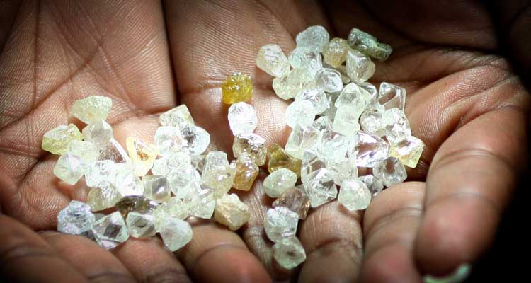 Angola reduz oferta de diamantes pequenos para travar queda dos preços